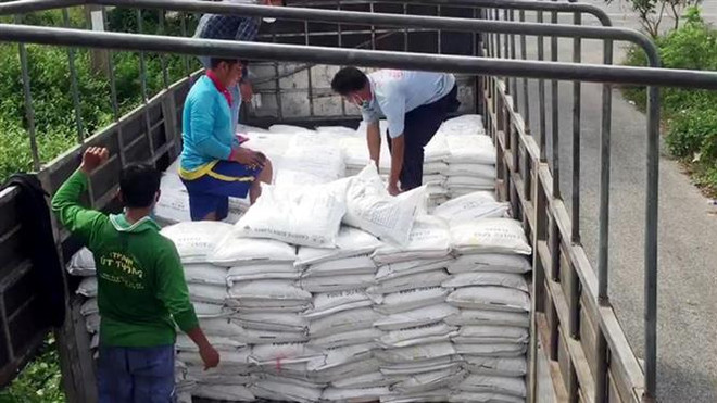 An Giang: Tạm giữ 8 tấn hóa chất và 630 lít dầu không rõ nguồn gốc ảnh 1