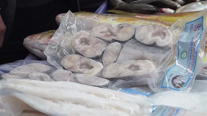Sản phẩm cá tra, cá basa đông lạnh của Việt Nam tại siêu thị Đại Phát, thuộc thành phố Melbourne, bang Victoria (Australia). (Ảnh: Diệu Linh/TTXVN) Triển lãm nguồn hàng Việt Nam tại Australia trên nền tảng kỹ thuật số ảnh 2