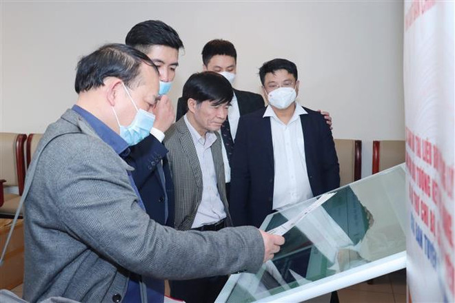 Ra mắt các tủ sách Bảo vệ nền tảng tư tưởng của Đảng và Chi bộ điện tử ảnh 2