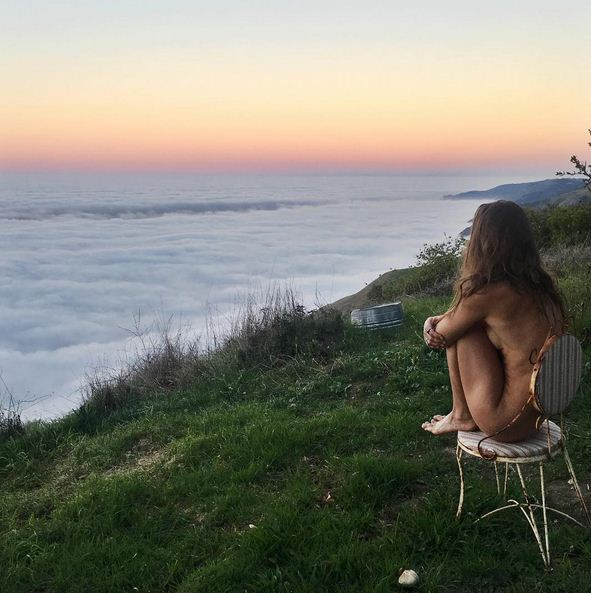 Cô gái gây sốc với những bức ảnh khỏa thân tuyệt đẹp khi đi phượt ảnh 3