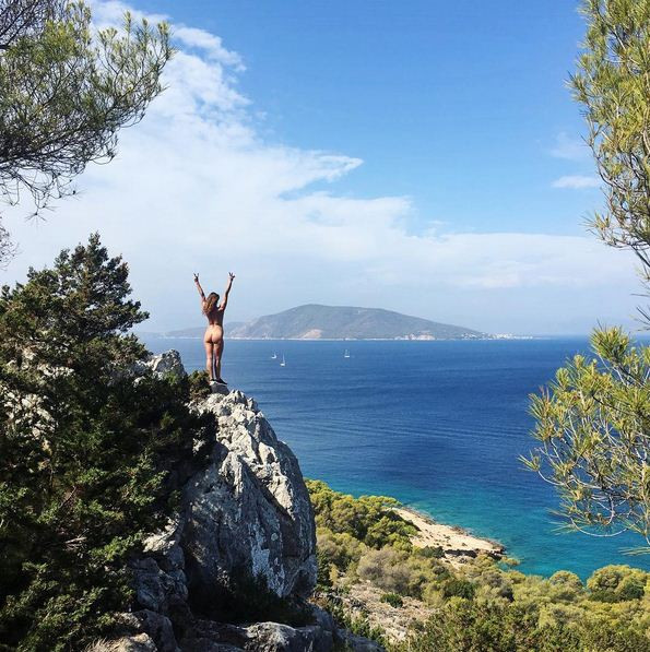 Cô gái gây sốc với những bức ảnh khỏa thân tuyệt đẹp khi đi phượt ảnh 4