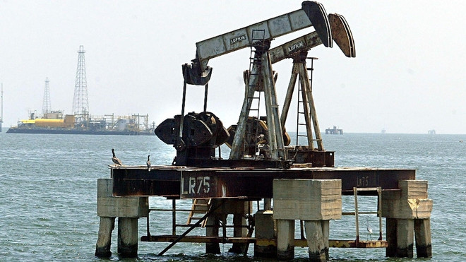 Giá dầu tăng nhẹ trước thông tin tích cực về gói tài chính của Mỹ ảnh 1