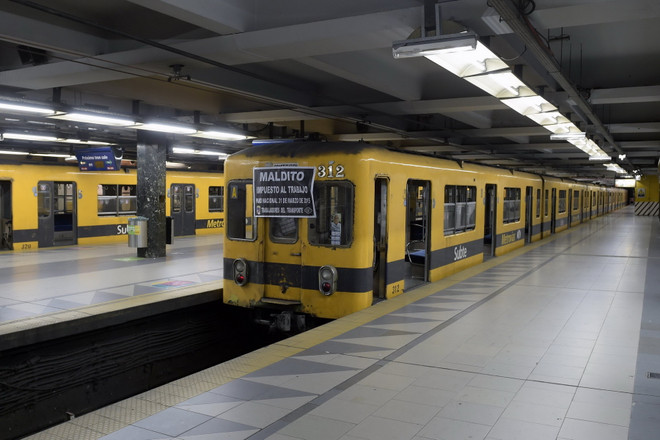 Ngành vận tải đình công làm tê liệt mọi hoạt động của Argentina ảnh 1