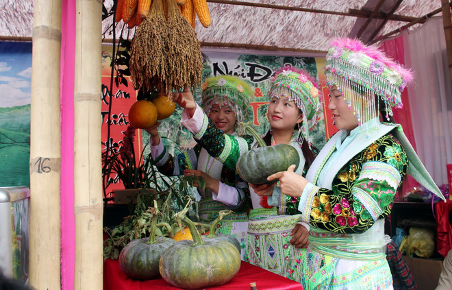 [Photo] Lễ hội đền Đuồm thu hút đông đảo đồng bào dân tộc tham gia ảnh 1