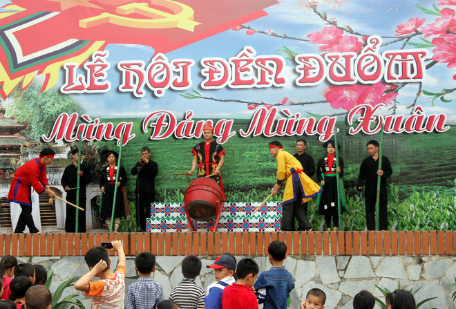 [Photo] Lễ hội đền Đuồm thu hút đông đảo đồng bào dân tộc tham gia ảnh 4