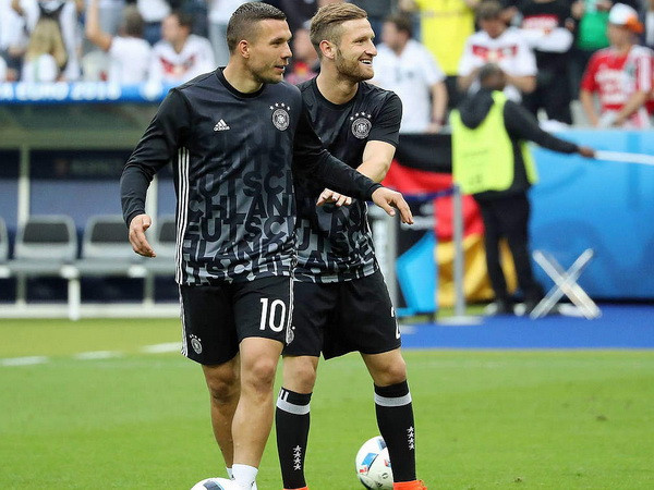 Thư tạm biệt đầy xúc động của Poldi viết gửi người hâm mộ ảnh 4