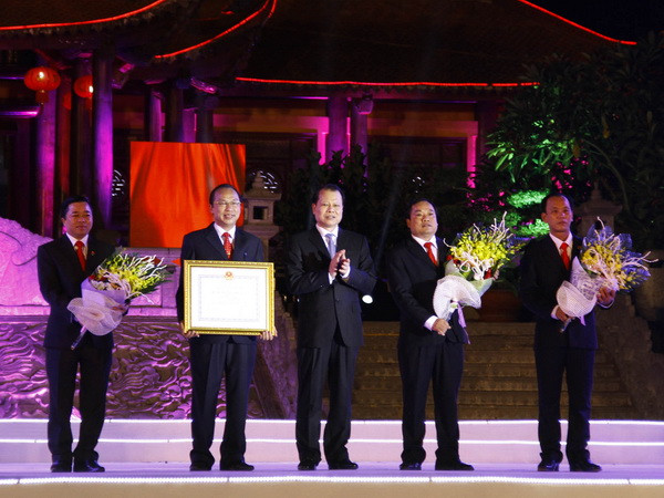 [Video] Công bố thành lập thị xã Phổ Yên trực thuộc tỉnh Thái Nguyên ảnh 1