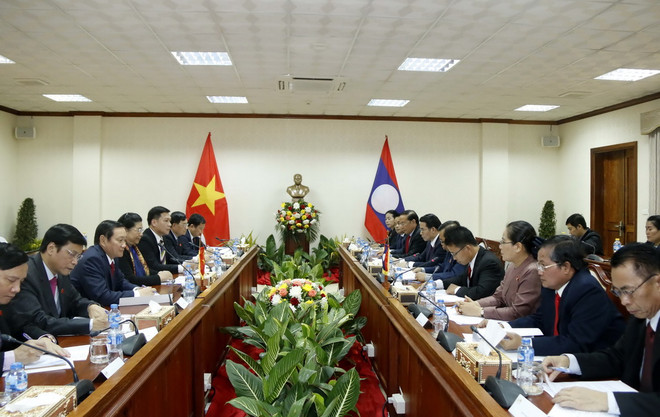 Phó Chủ tịch Quốc hội Tòng Thị Phóng gặp Chủ tịch Quốc hội Lào ảnh 2