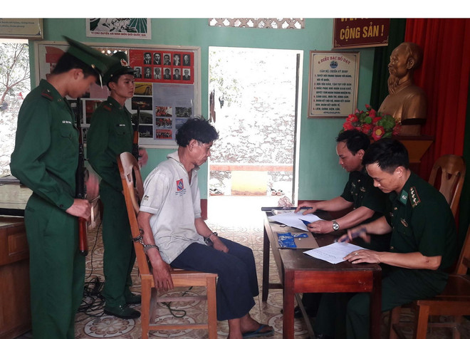 Bắt giữ đối tượng vận chuyển trái phép gần 1.200 viên ma túy tổng hợp ảnh 1