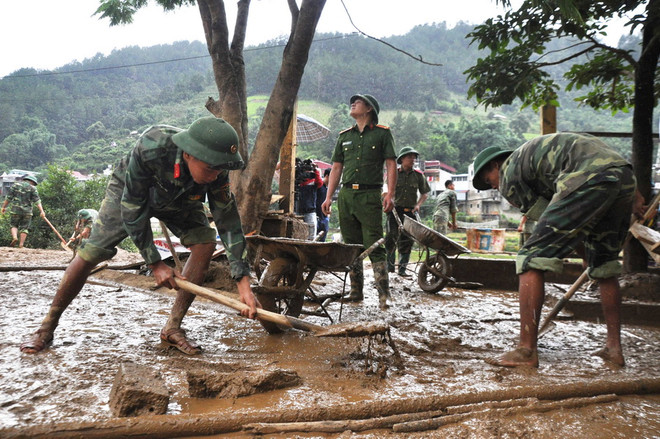 Lãnh đạo Bộ Tài Nguyên-Môi trường kiểm tra tình hình vùng lũ Yên Bái ảnh 1