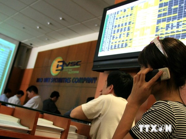 Tâm lý thận trọng bao trùm, VN-Index tiếp tục mất gần 7 điểm ảnh 1