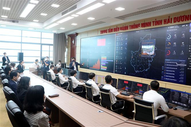 Trung tâm giám sát và điều hành thông minh (IOC) của tỉnh Hải Dương. (Ảnh: Mạnh Tú/TTXVN) Chuyển đổi số về đo lường trong hạ tầng chất lượng quốc gia ảnh 1