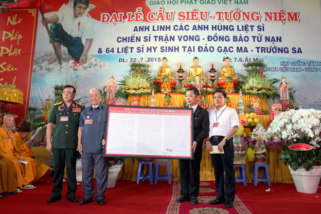 "Phát sốt" với phong cách thời trang của các sao nữ chuyển giới ảnh 9