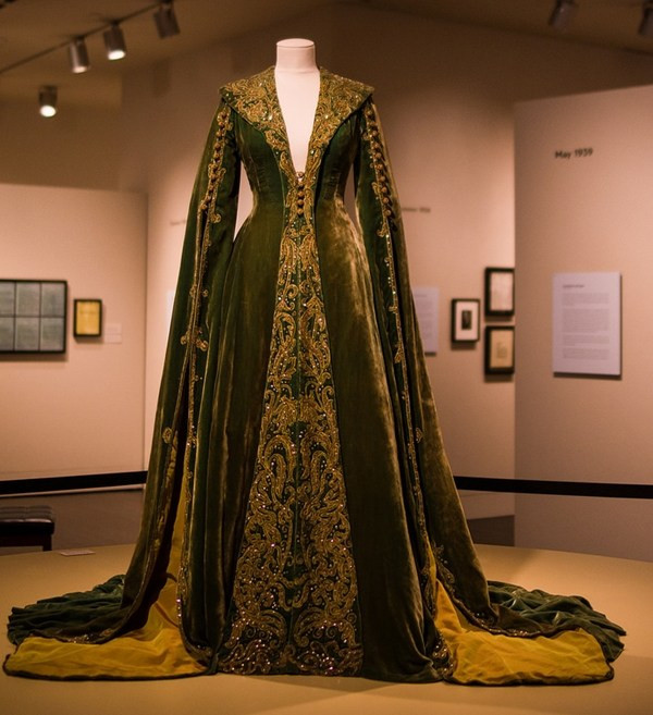 Những chiếc váy huyền thoại trong bộ phim "Cuốn theo chiều gió" ảnh 13