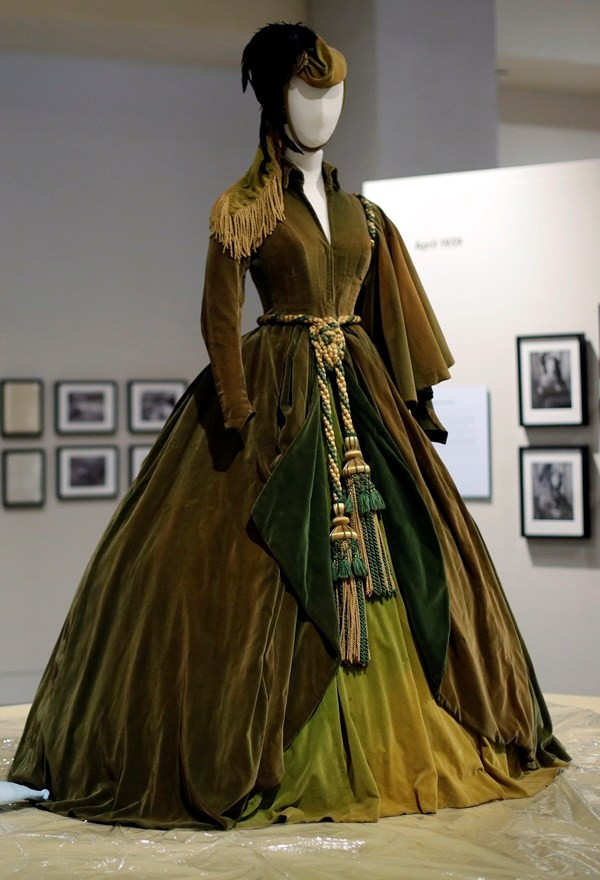 Những chiếc váy huyền thoại trong bộ phim "Cuốn theo chiều gió" ảnh 3