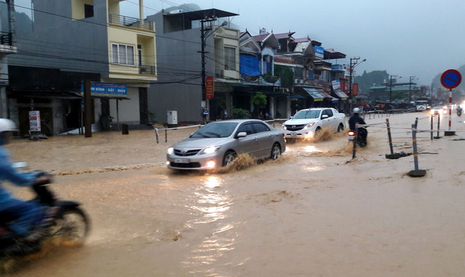 Quảng Ninh: 2 người thương vong do mưa lớn ở thành phố Hạ Long ảnh 1