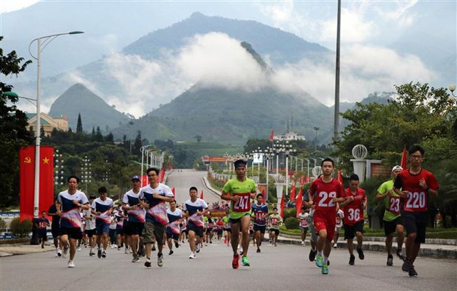 Chinh phục đỉnh núi Lao Tỷ Phùng tại Lai Châu dịp Quốc khánh 2/9 ảnh 2