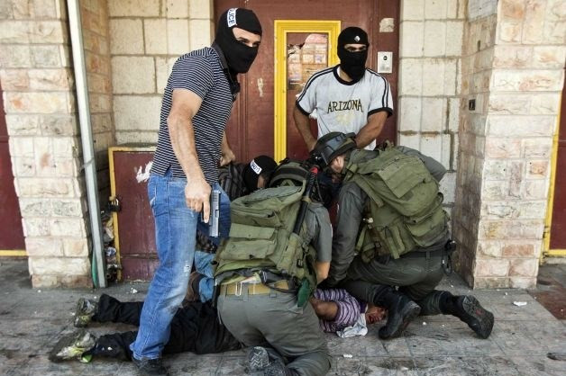 Israel bắt một nhóm trẻ vị thành niên Palestine ở Đông Jerusalem ảnh 1