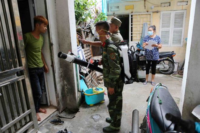 Hà Nội ra quân tổng vệ sinh, phun thuốc chống dịch sốt xuất huyết ảnh 3
