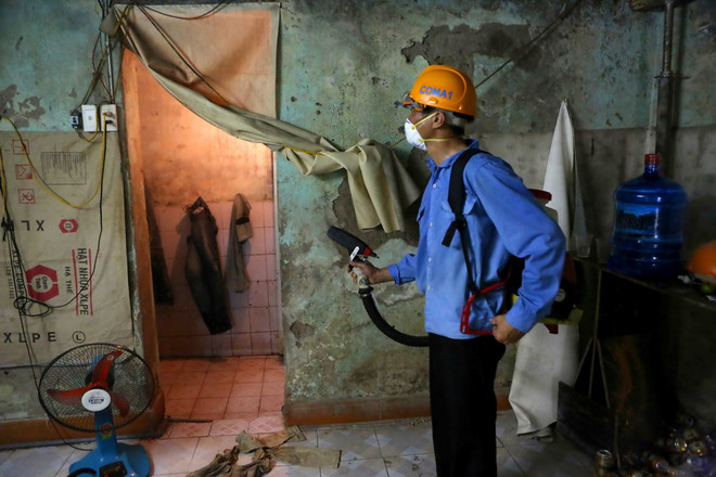 Hà Nội ra quân tổng vệ sinh, phun thuốc chống dịch sốt xuất huyết ảnh 1