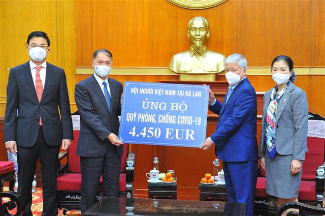 Trao hơn 3 tỷ đồng kiều bào ủng hộ phòng, chống dịch trong nước ảnh 2