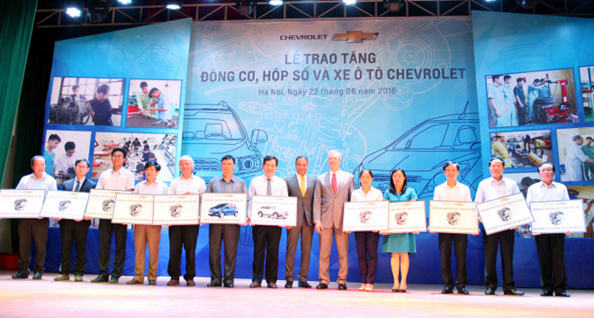 GM Việt Nam tặng ôtô, động cơ phục vụ sinh viên Việt Nam học tập ảnh 1