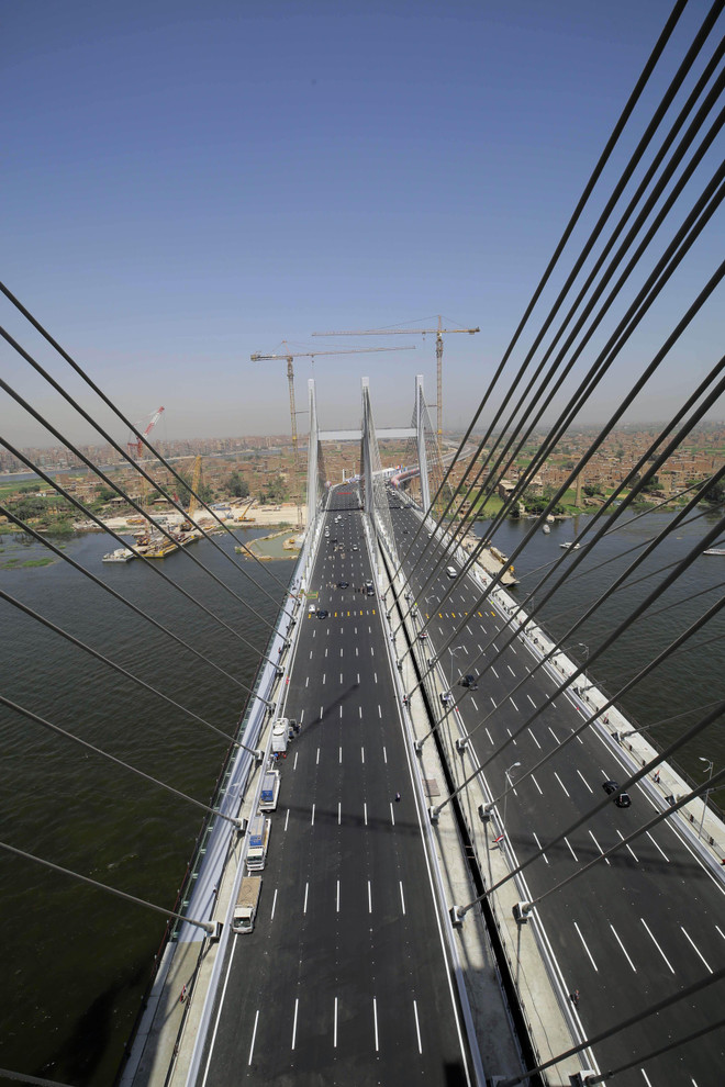 Cận cảnh cây cầu treo rộng nhất thế giới mới khánh thành ở Ai Cập ảnh 2