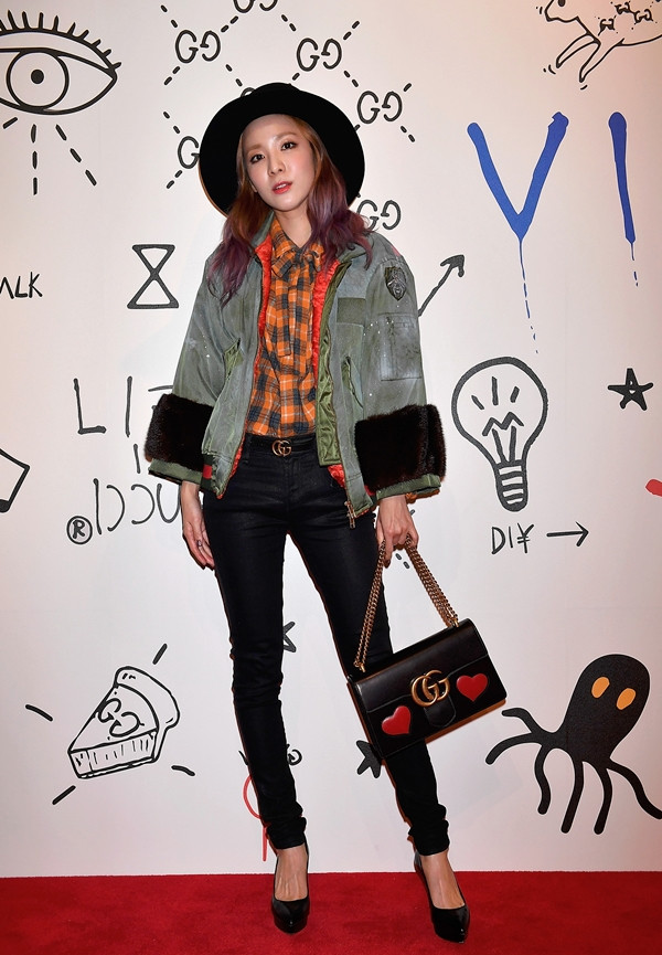 Hồ Ngọc Hà sánh vai cùng "ông trùm" Gucci trên thảm đỏ ở Nhật Bản ảnh 1