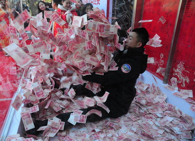 [Photo] Trung Quốc dùng tiền để "mua chuộc" khách du lịch ảnh 2