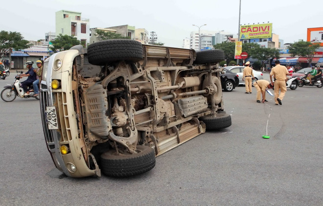 Xe Innova mất lái khiến 6 người trong gia đình thương vong ảnh 1