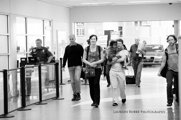 Rơi nước mắt cảnh con nuôi lần đầu "nhập gia" gặp bố mẹ ảnh 24