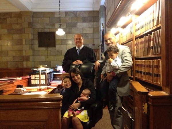 Rơi nước mắt cảnh con nuôi lần đầu "nhập gia" gặp bố mẹ ảnh 8