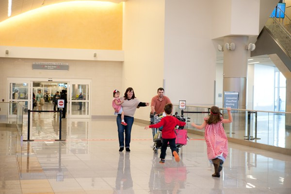 Rơi nước mắt cảnh con nuôi lần đầu "nhập gia" gặp bố mẹ ảnh 19