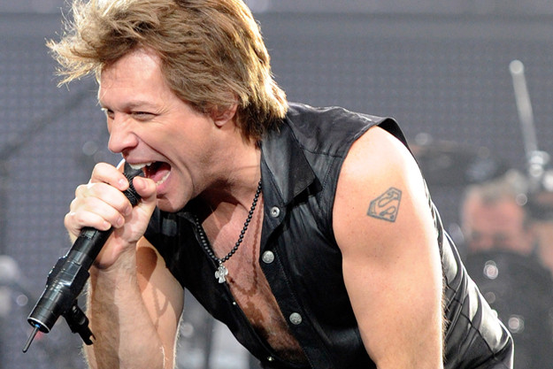 Bon Jovi gây sốt khi hát "Ánh trăng nói hộ lòng tôi" bằng tiếng Trung ảnh 1