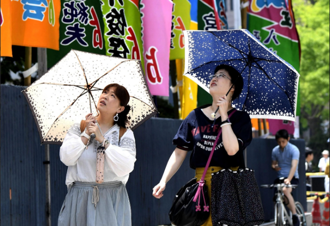 Nắng nóng cực đoan tại Nhật Bản, mưa bão ở Trung Quốc ảnh 1