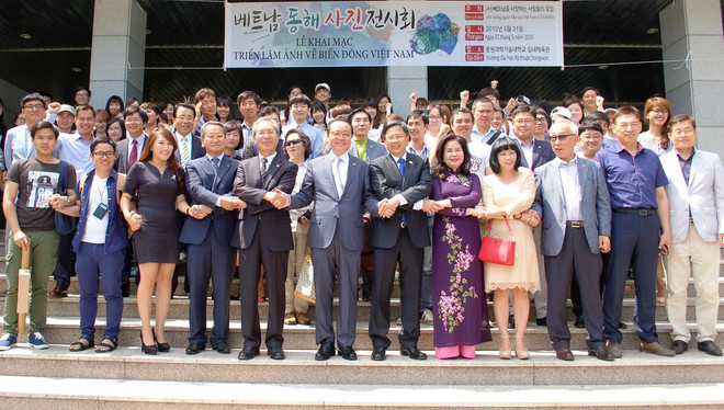 Hàn Quốc triển lãm ảnh về Trung Quốc xây dựng trái phép ở Biển Đông ảnh 1