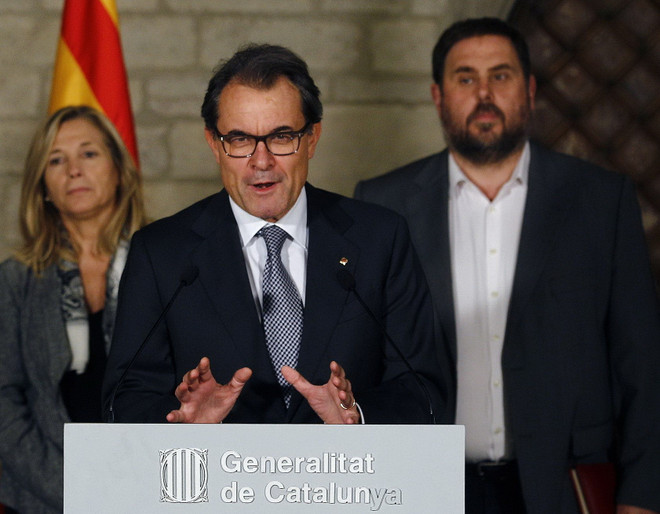 Tây Ban Nha: Vùng Catalonia hủy kế hoạch trưng cầu độc lập ảnh 1