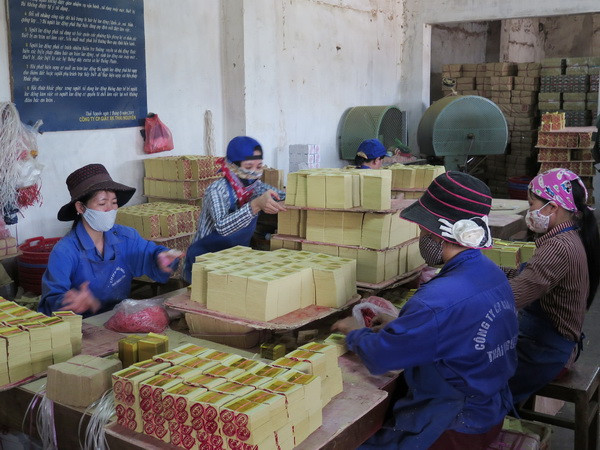 Bảo hiểm y tế: Cần "gỡ" rào cản quyền lợi của các lao động di cư ảnh 2