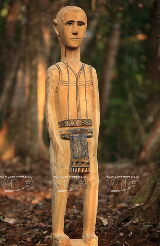 [Photo] Kiệt tác nghệ thuật tượng nhà mồ Tây Nguyên ảnh 10