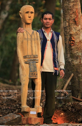 [Photo] Kiệt tác nghệ thuật tượng nhà mồ Tây Nguyên ảnh 11