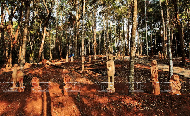 [Photo] Kiệt tác nghệ thuật tượng nhà mồ Tây Nguyên ảnh 3