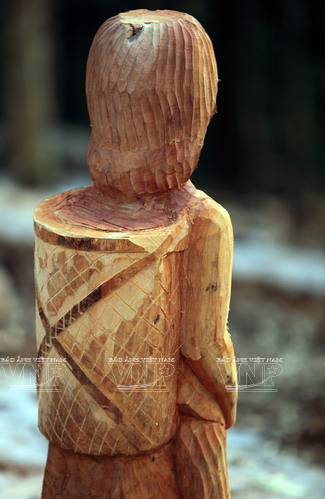 [Photo] Kiệt tác nghệ thuật tượng nhà mồ Tây Nguyên ảnh 4