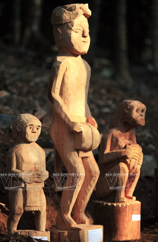 [Photo] Kiệt tác nghệ thuật tượng nhà mồ Tây Nguyên ảnh 9