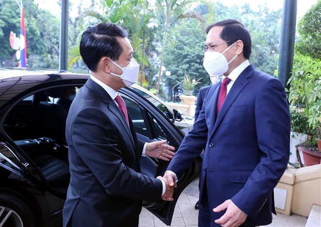 Bộ trưởng Ngoại giao Lào Saleumxay Kommasith thăm chính thức Việt Nam ảnh 1