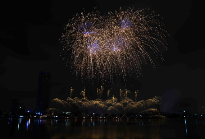 Khai mạc Cuộc thi trình diễn pháo hoa quốc tế 2015 tại Đà Nẵng ảnh 6