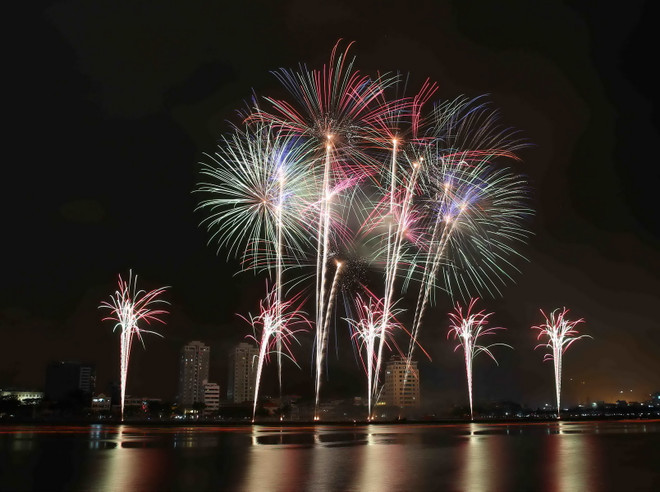 Khai mạc Cuộc thi trình diễn pháo hoa quốc tế 2015 tại Đà Nẵng ảnh 4