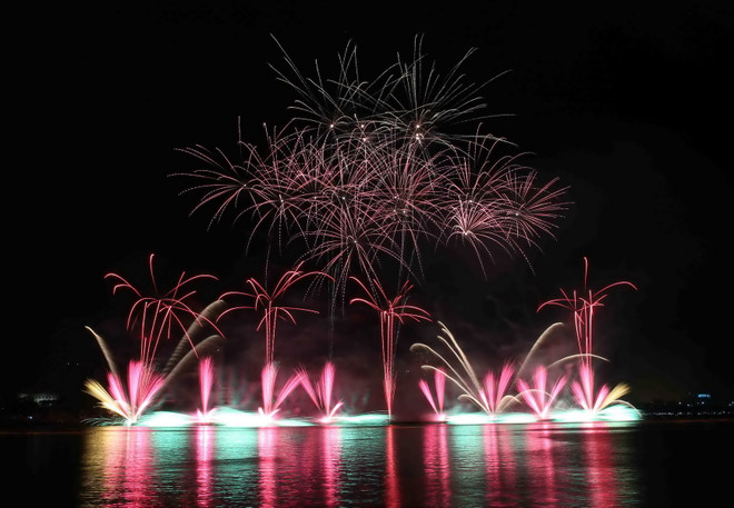 Khai mạc Cuộc thi trình diễn pháo hoa quốc tế 2015 tại Đà Nẵng ảnh 1