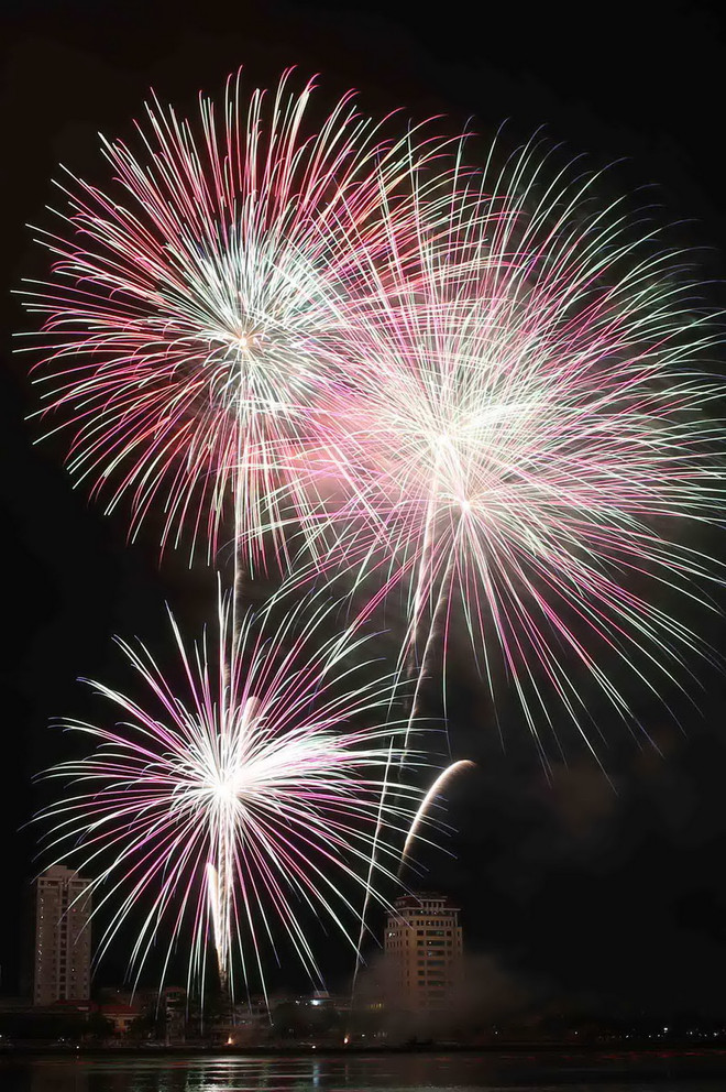 Khai mạc Cuộc thi trình diễn pháo hoa quốc tế 2015 tại Đà Nẵng ảnh 3