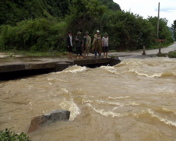 Hai người bị nước cuốn trôi trong cơn mưa lớn tại Đà Lạt ảnh 1