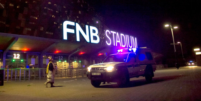 Giẫm đạp trong trận đấu bóng đá ở Nam Phi, ít nhất 2 người chết ảnh 1